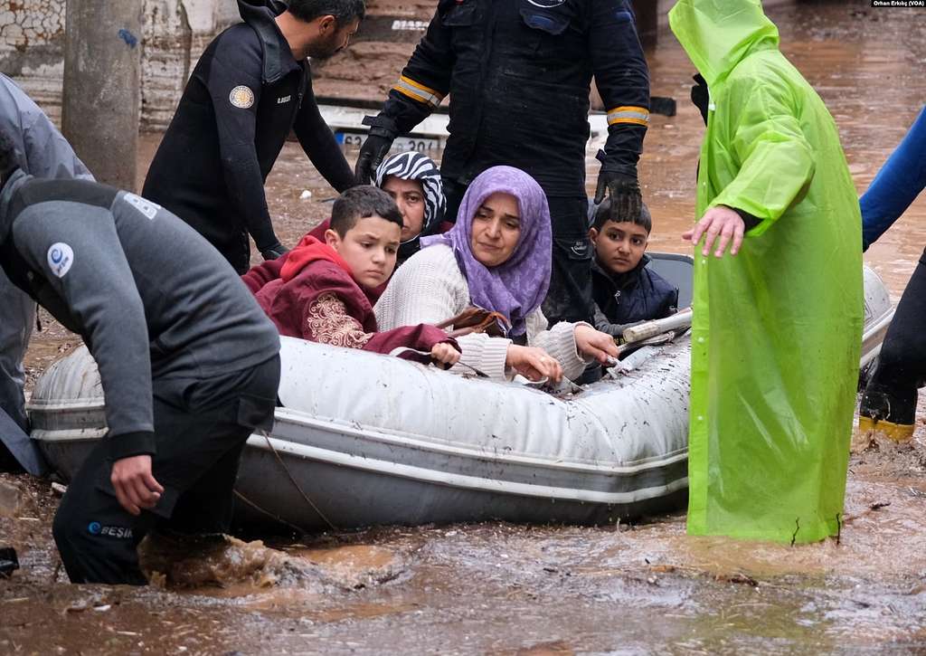 ''Yağmurun kısa sürede ve şiddetli düşmesi, barajların su tutmasını zorlaştırıyor. Toprağın ememediği su ise hızla yüzey akışına geçiyor. Özetle bu bulgular, ani sel ve su baskını risklerinin yoğunlaştığını gösteriyor.''