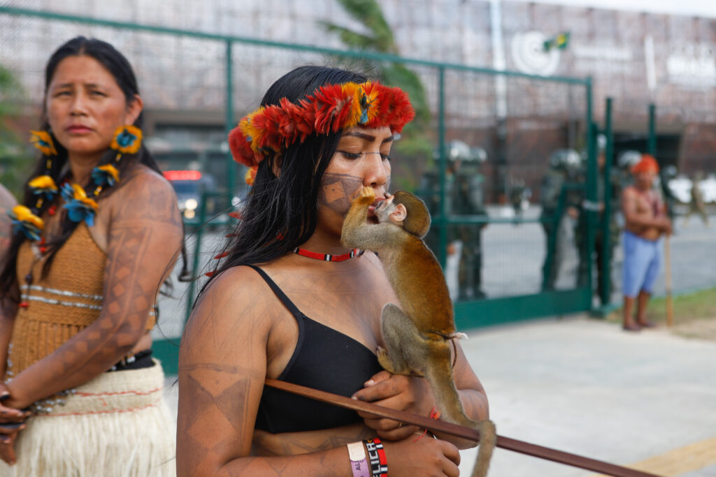 ''Amazon’da kritik eşik noktasına yaklaşan ekosistemlerin bulunduğu bir bölgede yapılan COP’un dahi somut bir ormansızlaşma yol haritası üretememesi, Belem’in en dikkat çekici eksikliklerinden biri oldu.'' (Fotoğraf: UN Climate Change - Zô Guimarães)