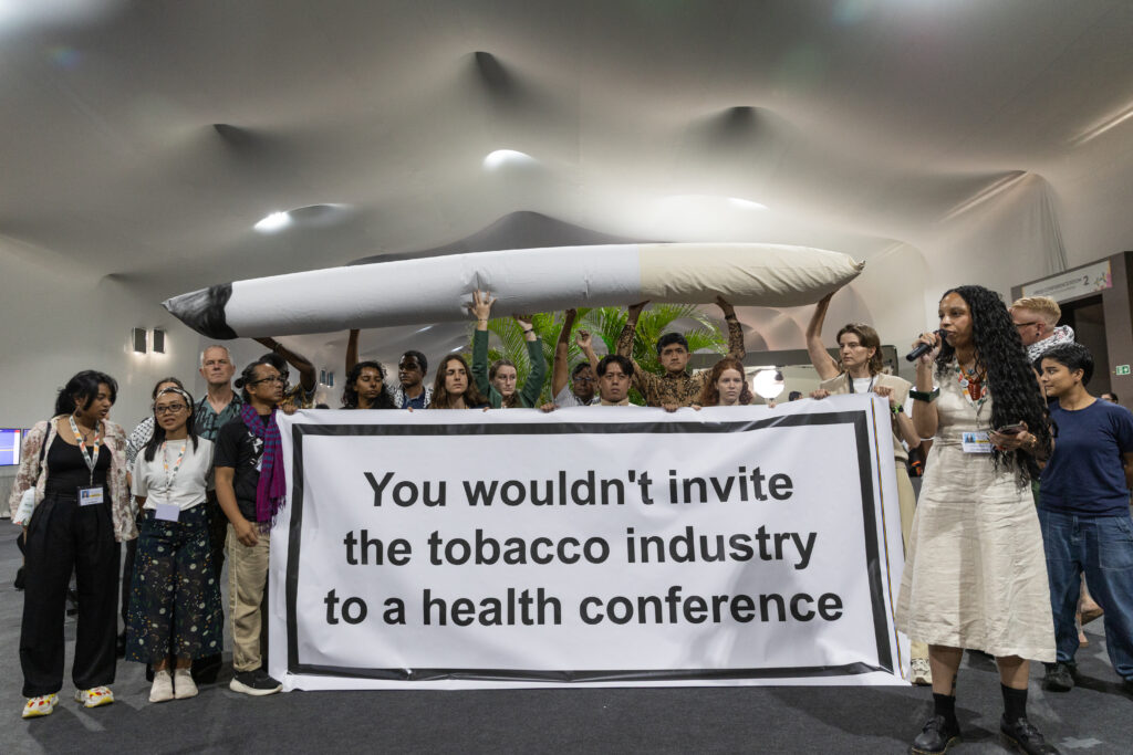 ''COP 31’de fosil enerji ve nükleer lobilerinin önünü açabilecek özel düzenlemeler ve toplantılar yapılmamalı. Aksi halde Türkiye’deki toplantı da, son üç konferansta olduğu gibi lobilerin at oynattığı iklim fuarlarına dönüşür. Bu da Türkiye’deki COP 31’in iyi anılmasının, yani bütün halinde başarılı ve az eleştirilen bir toplantı olmasının önüne geçebilir.'' (Fotoğraf: UN Climate Change - Kiara Worth)