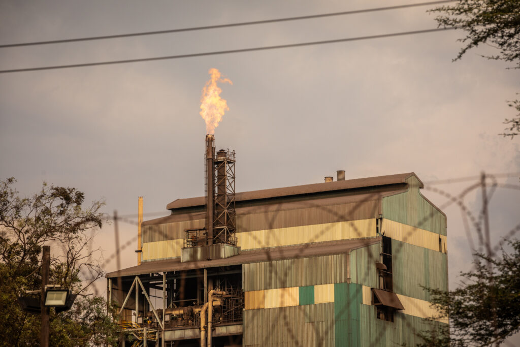 ''BM Çevre Programı’nın bu ay yayımlanan ‘Emissions Gap Report 2025: Off Target’ başlıklı raporuna göre ülkelerin iklim taahhütlerini tam olarak yerine getirmeleri halinde bile sıcaklık artışının yüzyıl sonunda 2.3 - 2.5°C arasına ulaşacağı belli. Dolayısıyla Paris Anlaşması’nın getirdiği, sıcaklık artışını 1.5°C ile sınırlama hedefinin kaçtığı, artık bilimsel bir gerçeklik.'' (Fotoğraf: Gulshan Khan / Climate Visuals)